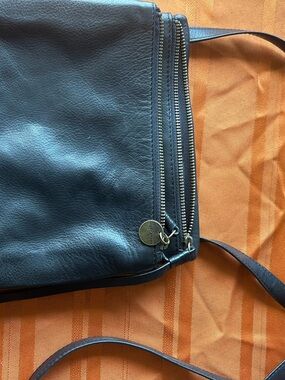 Woman’s Lucky brand  Black Leather Crossbody Bag - Classic Zip Design